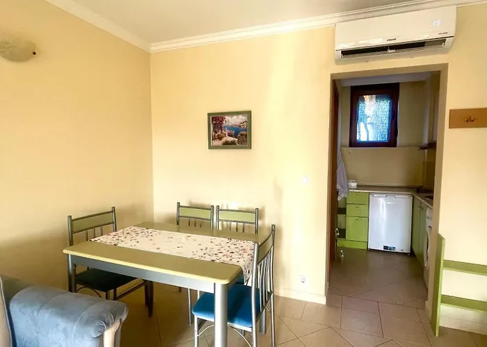 Amarena Santa Marina, * 소조폴