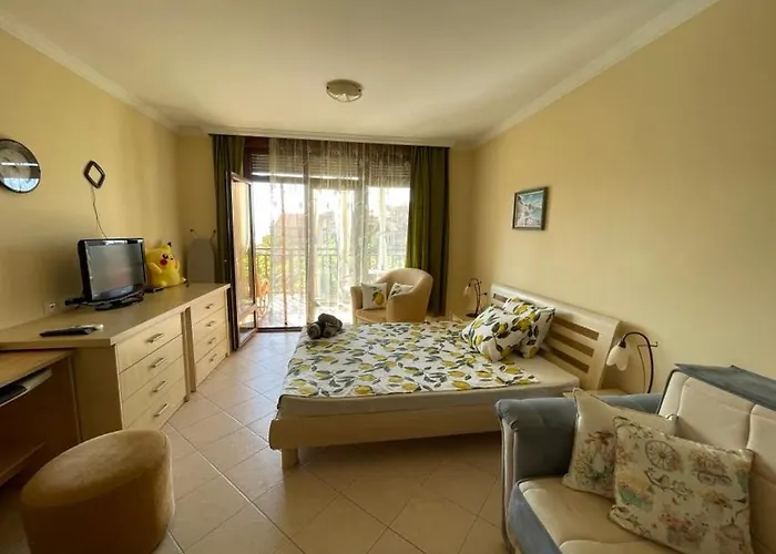 Amarena Santa Marina, * 소조폴